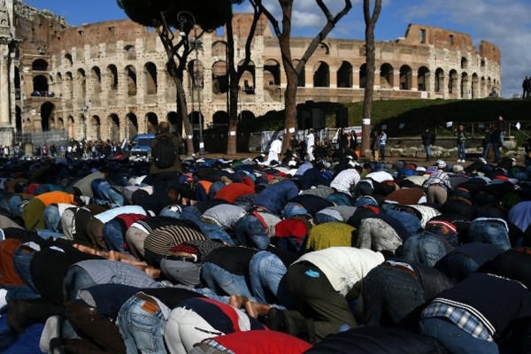 Nearly 1,500 Muslims in Italy cancel Hajj plan