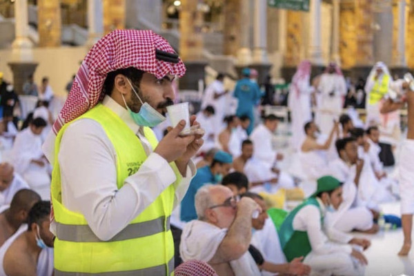 Did Saudi Arabia Really Ban Pilgrims from Taking Zamzam Waters Home?