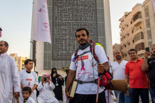 Saudi Traveler completes 12-day trek to Al-Madinah for Breast Cancer Awareness