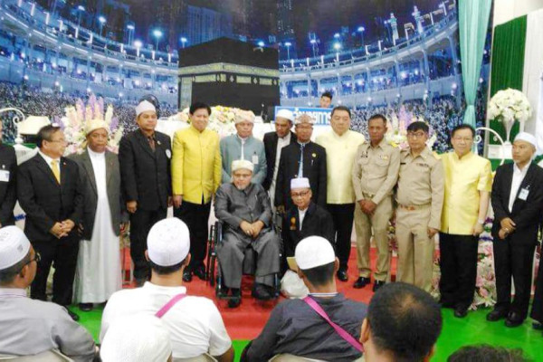 First batch of Thai pilgrims arrive