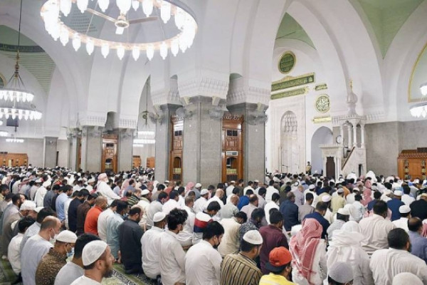 Quba Mosque overflows with faithful during Ramadan