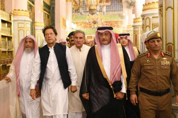 Imran Khan arrives in Jeddah after visiting Prophet’s Mosque