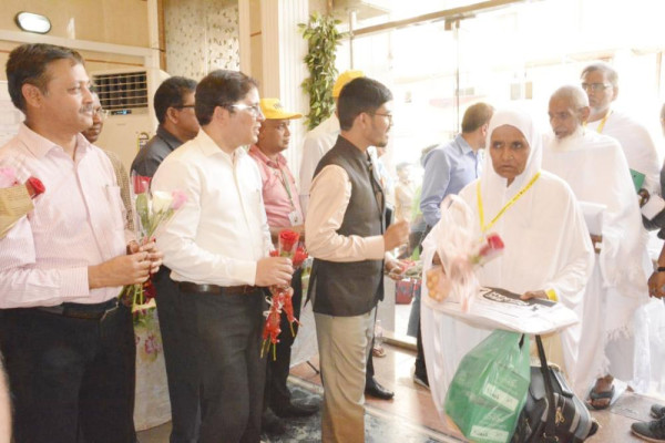 First batch of Indian pilgrims reach Makkah