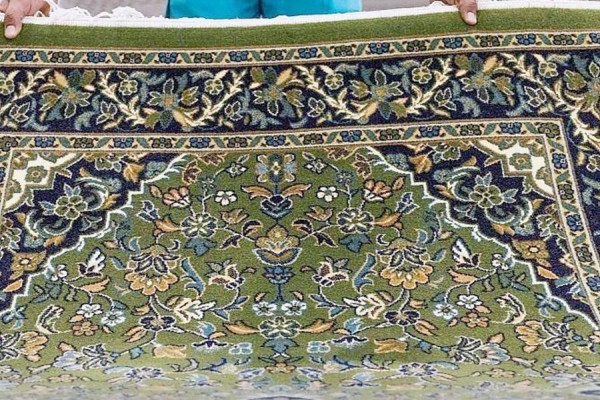 Grand Mosque equipped with 25,000 new luxurious carpets