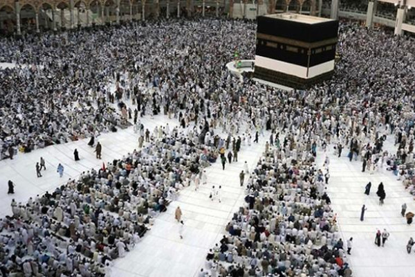 British government urges Muslim citizens to delay Hajj bookings