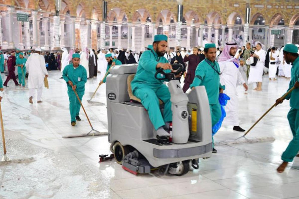 CCSA sets record time in cleaning Mataf at the Grand Mosque on 27th night