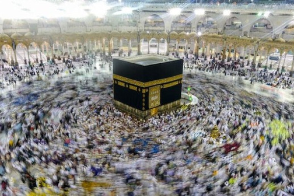 Official denies Saudi hajj ban rumors, says more pilgrims may go