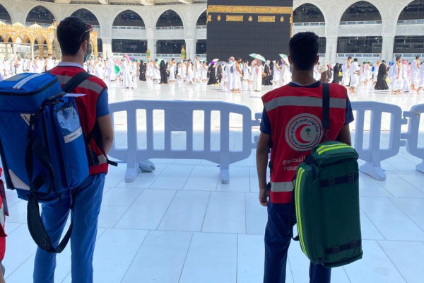 Volunteers step up to provide services to worshipers in Makkah