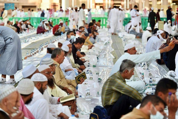 Several conditions set to offer Iftar services in Prophet's Mosque