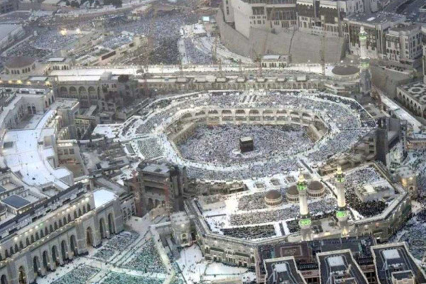 Over 2 million faithful throng Holy Mosques on 27th night of Ramadan