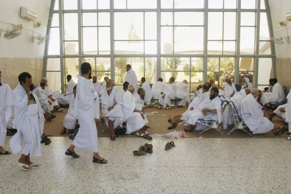 Afghans missing out on Hajj focus on helping poor at home