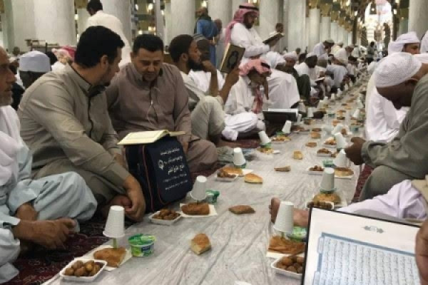 After a hiatus of two years, the Prophet’s Mosque will allow iftar sofras under strict protocols