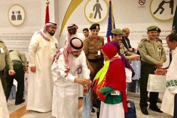 Nearly half a million pilgrims arrive in Makkah, Madinah