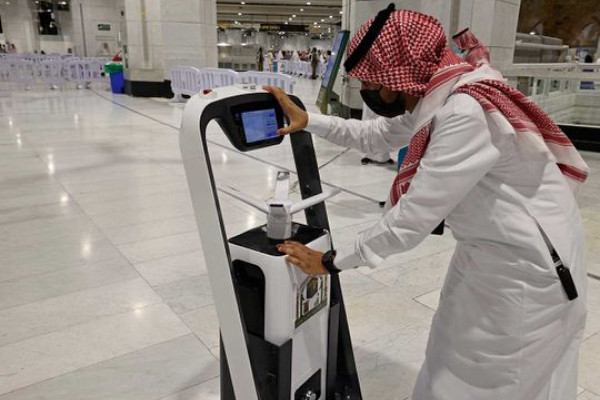 4,000 workers tasked with washing Grand Mosque 10 times a day during Hajj