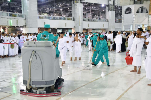 Grand Mosque cleaned four times a day during Hajj 