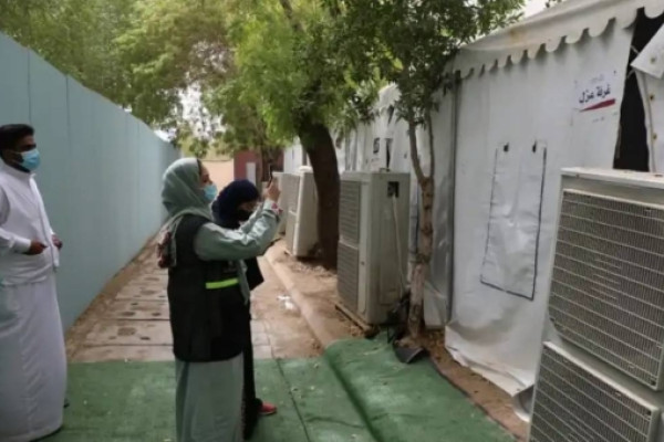 Senior Hajj officials inspect pilgrims' camps in Muzdalifah valley
