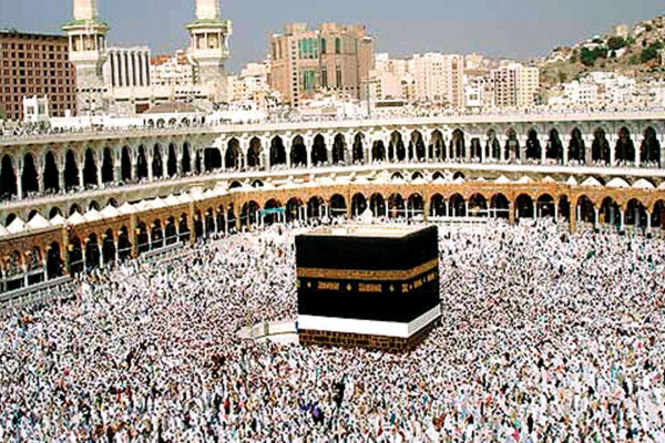 Indian residents detained by Saudi police for taking pictures with tri-colour in Mecca