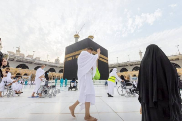 Children are not allowed to accompany parents during Umrah