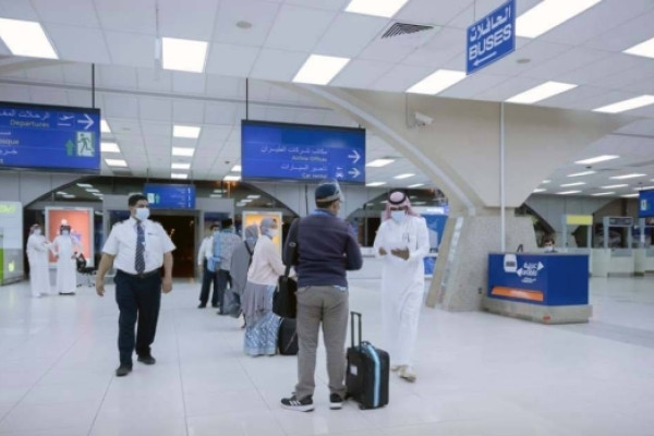 Indonesian pilgrims arrive to perform Umrah