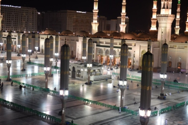 Prophet's Mosque to remain open for Taraweeh prayers amid COVID-19 precautionary measures