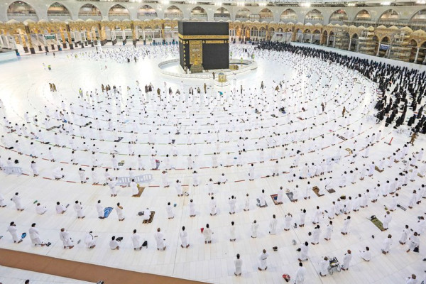 Pakistani pilgrims feeling ‘blessed’ as they arrive in Makkah for Umrah