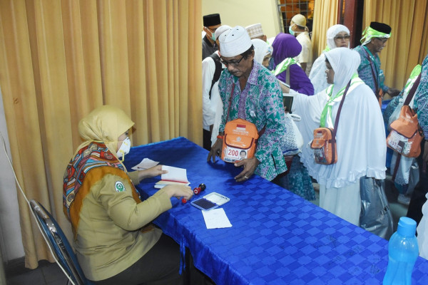 Haj pilgrims urged to avoid contact with camels to prevent MERS