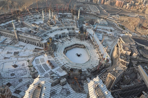 Saudi Arabia imposes 24-hour curfew in Makkah, Madinah in coronavirus clampdown