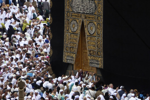 Saudi ban on Umrah pilgrims backed by OIC, Arab health ministers
