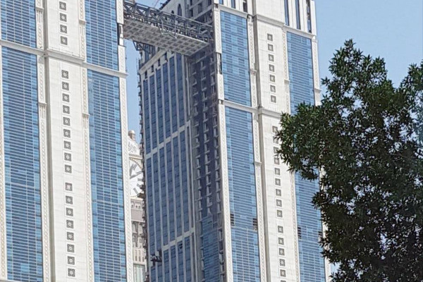 Construction of suspended ‘prayer area’ in Makkah begins