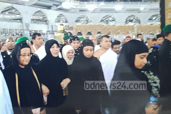 Hasina performs Umrah, offers prayers at Prophet Muhammad’s grave - bdnews24.com