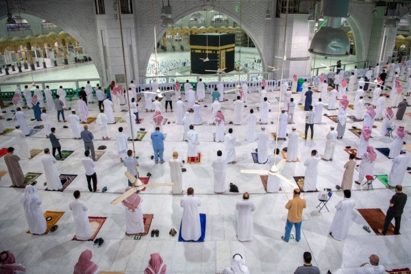 Fajr Prayer performed in Grand Mosque at start of 2nd phase of Umrah resumption