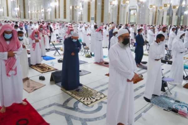 Taraweeh prayer performed at Grand Mosque on first night of Ramadan