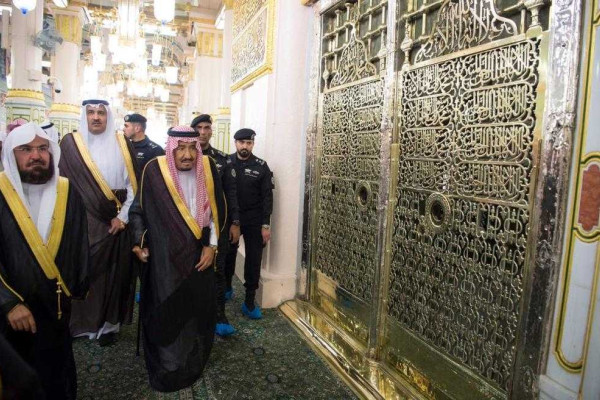 King, Crown Prince visit Prophet’s Mosque