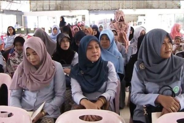 Muslims in Southern Thailand Getting Ready for Hajj Pilgrimage