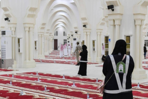 Ministry of Islamic Affairs employs female staff to serve pilgrims