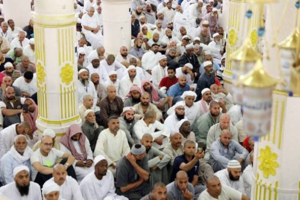 Pilgrims offer Friday prayers in Makkah and Madinah in total ease and comfort