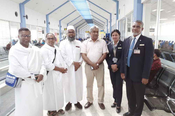 First group of Sri Lankan Muslims begin Hajj journey