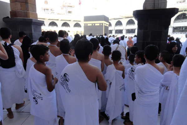 Palestinian orphans perform Umrah thanks to UK charity