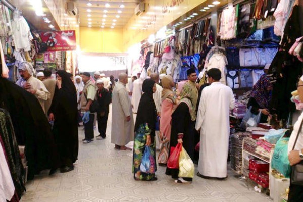 Makkah vendors banned from selling Holy Mosque souvenirs