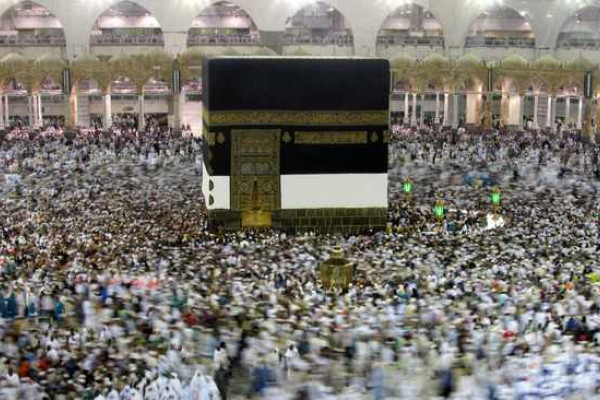 Saudi Arabia issues new guidelines for Umrah pilgrims as Covid-19 cases surge