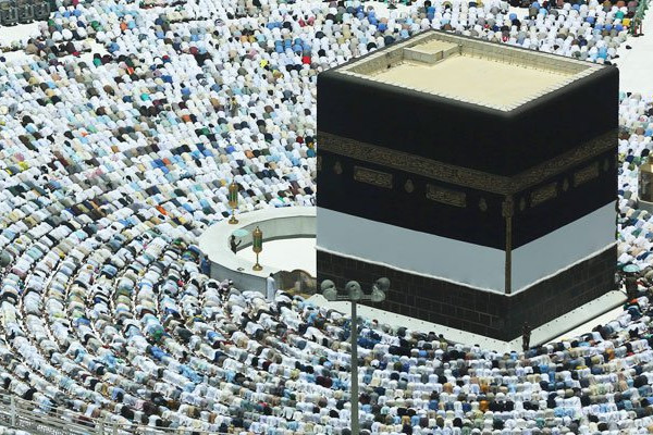 Sign language and Braille Qur’ans to help pilgrims at Two Holy Mosques
