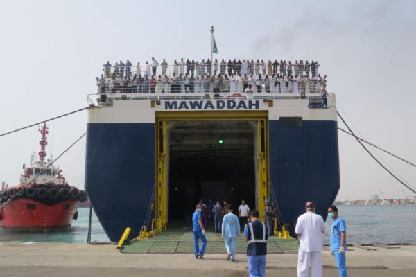 Pilgrims begin arriving by sea, first vessel docks in Jeddah
