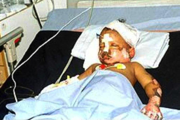 Infant who survived 2003 Sudan plane crash is performing Haj