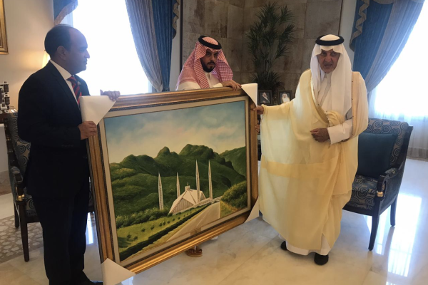 Makkah governor, Pakistan’s consul general discuss Hajj arrangements