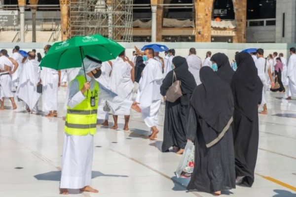Over a million women perform Umrah and pray at Grand Mosque