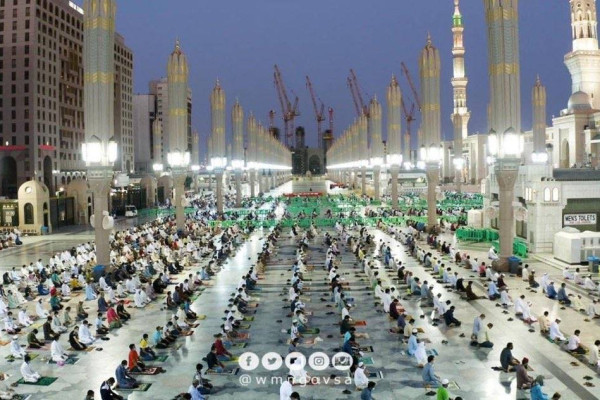 93,774 worshipers perform prayer at Prophet’s Mosque on first day